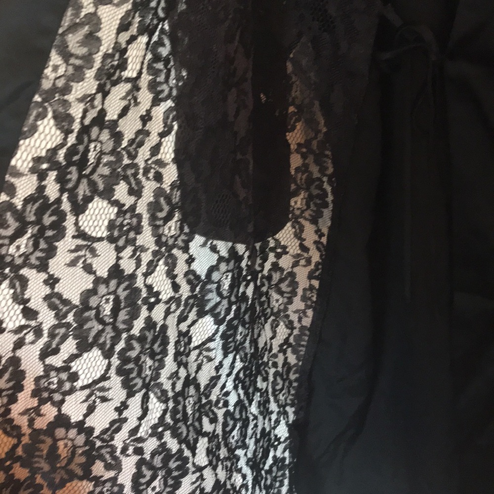 Victoria’s Secret Vintage Black Lace Robe - Picture 5 of 9